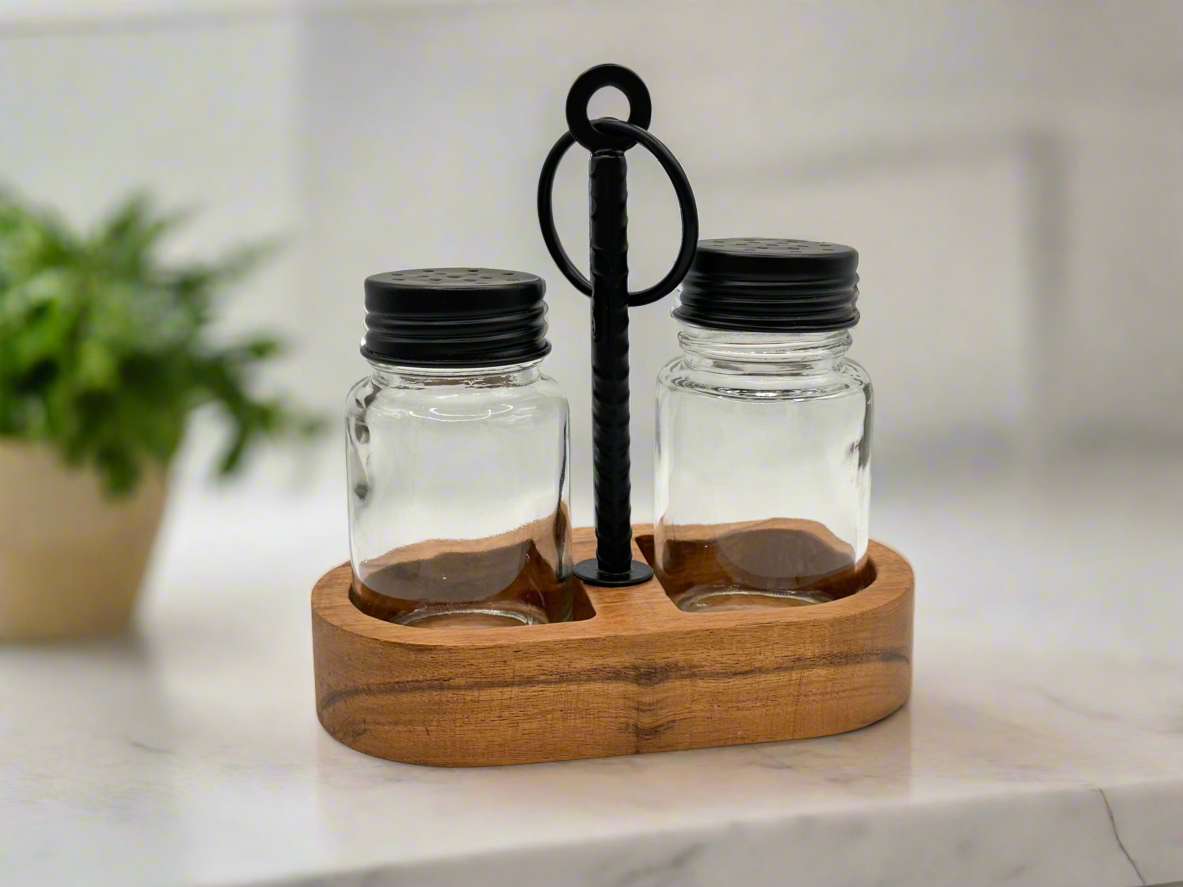 Salt N Pepa's Here...